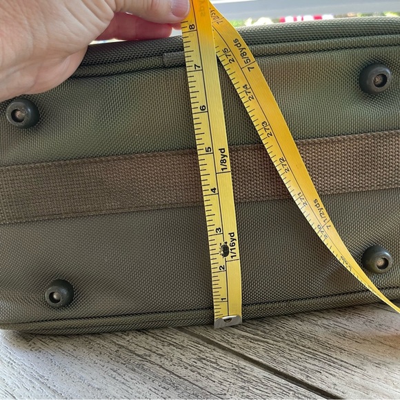 Briggs & Riley Baseline 1126 Essential Carry On Olive Green Duffle Bag - Picture 10 of 16